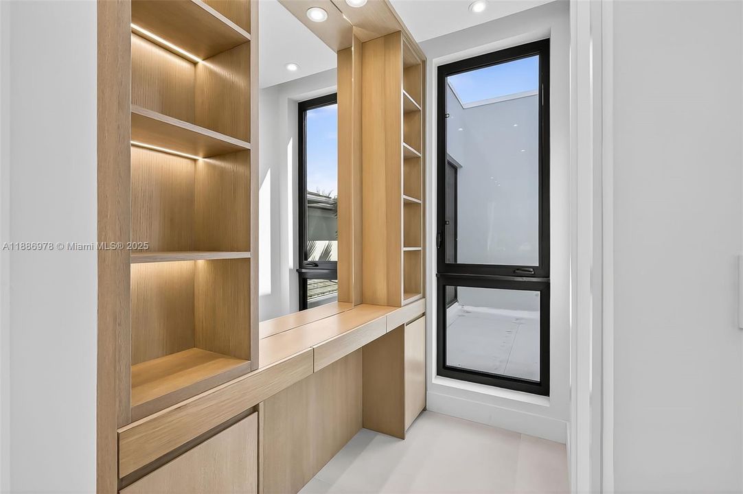 待售: $7,200,000 (4 贝兹, 5 浴室, 3949 平方英尺)