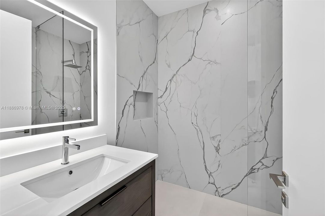 待售: $7,200,000 (4 贝兹, 5 浴室, 3949 平方英尺)