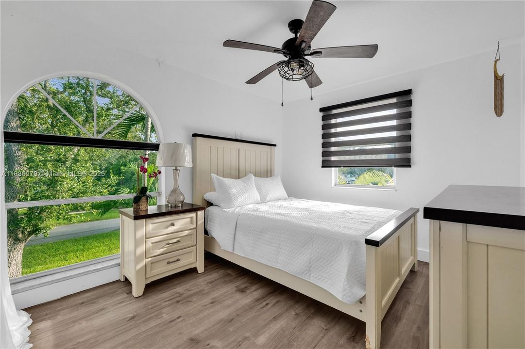 Active With Contract: $1,368,000 (4 beds, 3 baths, 2237 Square Feet)