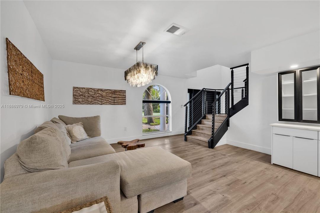 Active With Contract: $1,368,000 (4 beds, 3 baths, 2237 Square Feet)