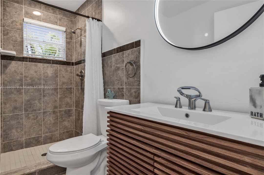 Active With Contract: $1,368,000 (4 beds, 3 baths, 2237 Square Feet)