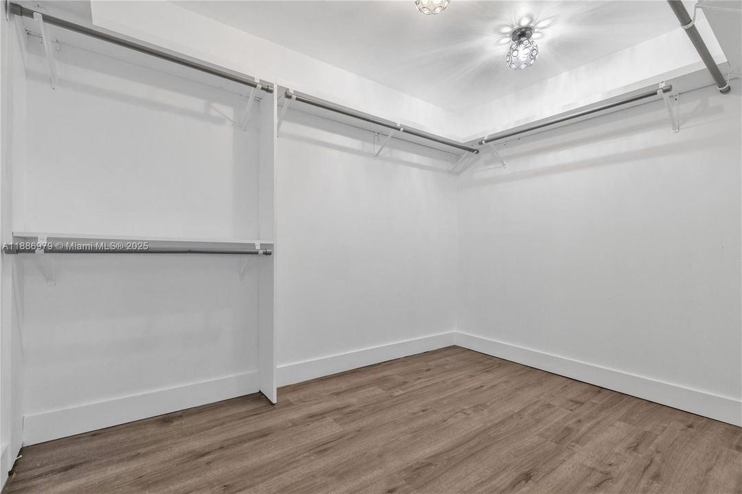 Active With Contract: $1,368,000 (4 beds, 3 baths, 2237 Square Feet)