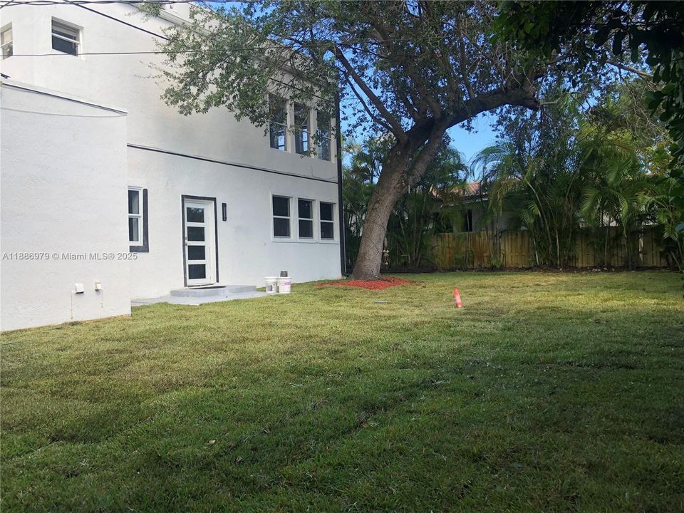 Active With Contract: $1,368,000 (4 beds, 3 baths, 2237 Square Feet)