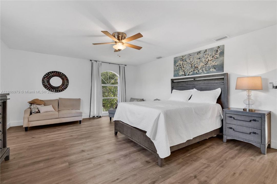 Active With Contract: $1,368,000 (4 beds, 3 baths, 2237 Square Feet)