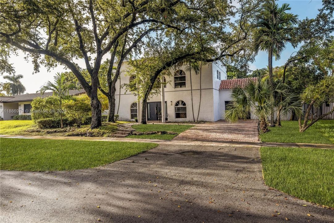 Active With Contract: $1,368,000 (4 beds, 3 baths, 2237 Square Feet)