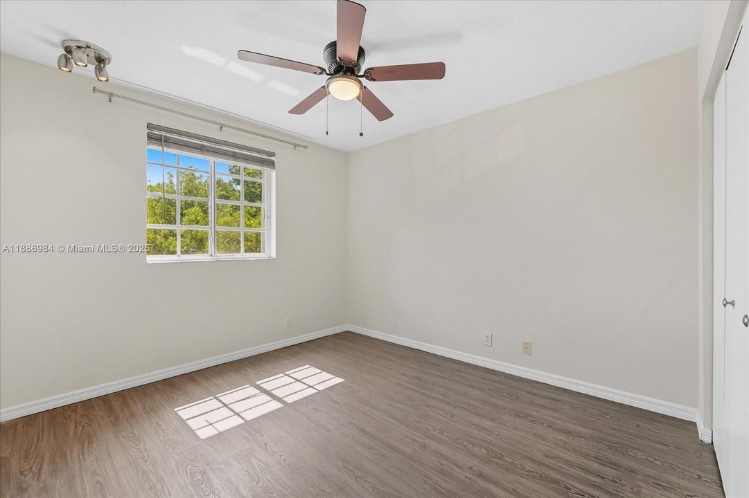 Activo con contrato: $850,000 (4 camas, 2 baños, 2730 Pies cuadrados)