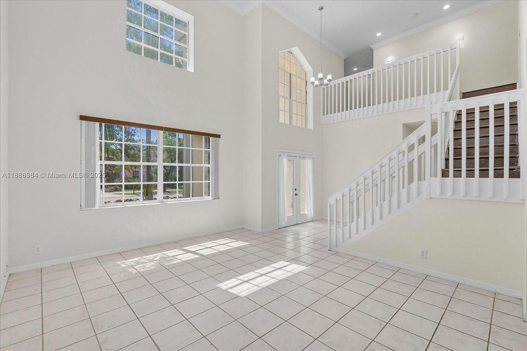 Activo con contrato: $850,000 (4 camas, 2 baños, 2730 Pies cuadrados)