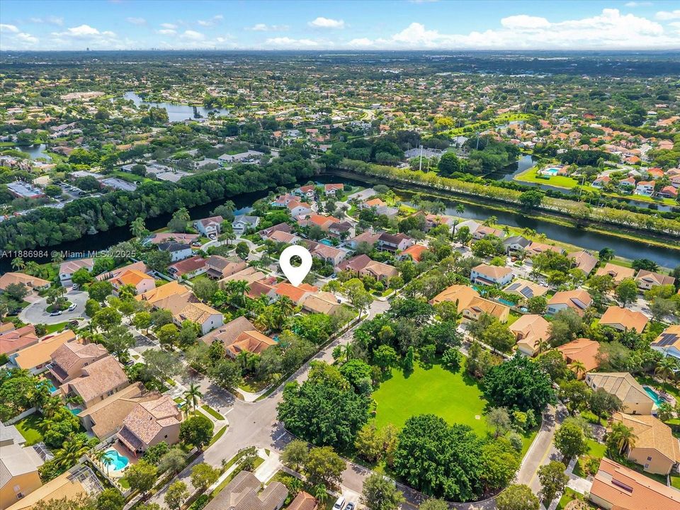 Activo con contrato: $850,000 (4 camas, 2 baños, 2730 Pies cuadrados)