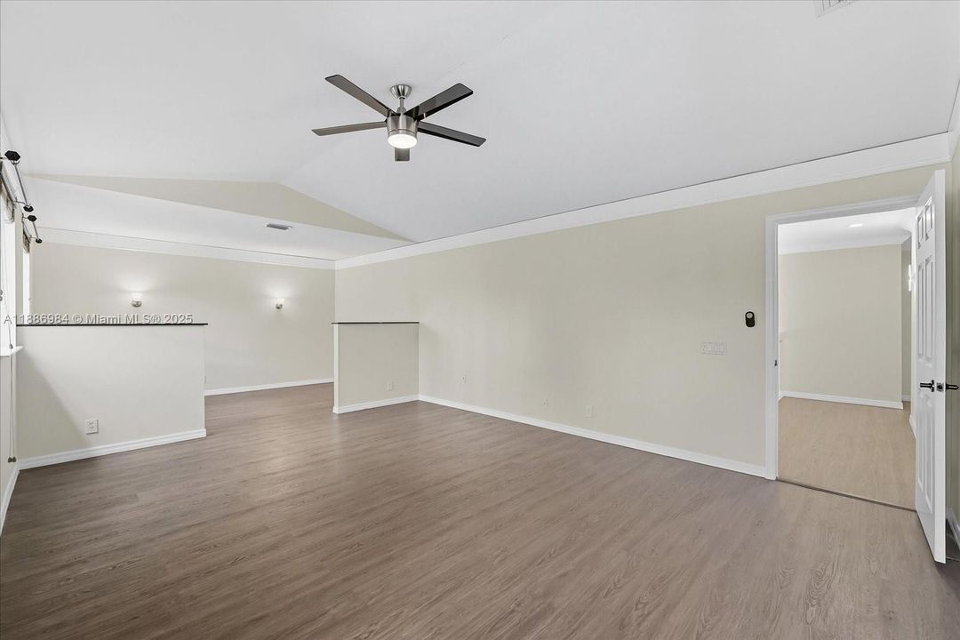 Activo con contrato: $850,000 (4 camas, 2 baños, 2730 Pies cuadrados)