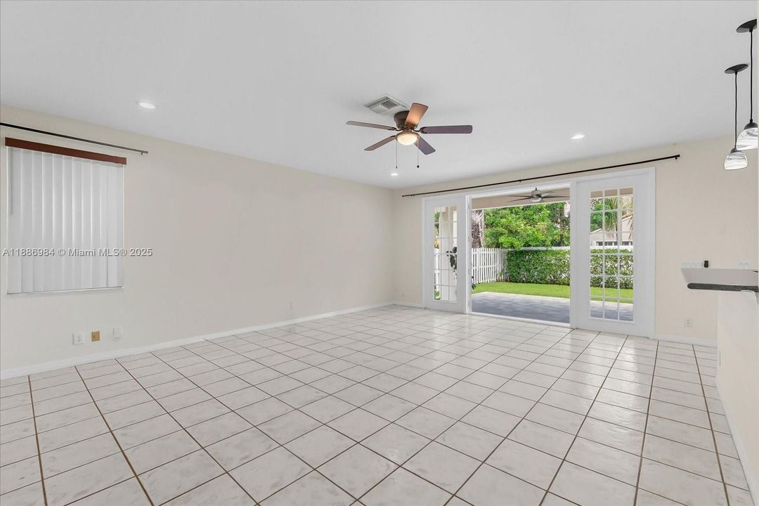 Activo con contrato: $850,000 (4 camas, 2 baños, 2730 Pies cuadrados)