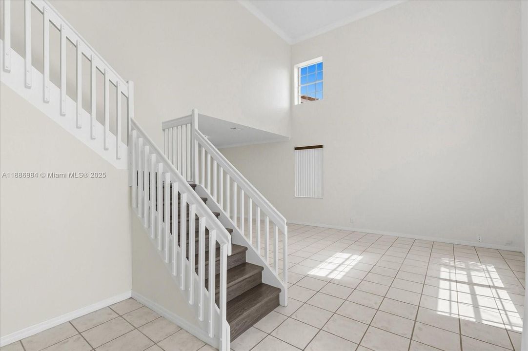 Activo con contrato: $850,000 (4 camas, 2 baños, 2730 Pies cuadrados)