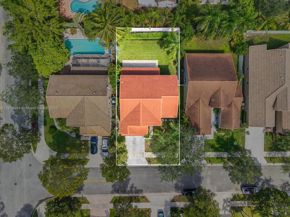 Activo con contrato: $850,000 (4 camas, 2 baños, 2730 Pies cuadrados)