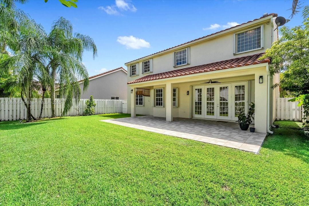 Activo con contrato: $850,000 (4 camas, 2 baños, 2730 Pies cuadrados)