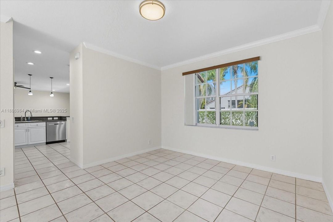 Activo con contrato: $850,000 (4 camas, 2 baños, 2730 Pies cuadrados)