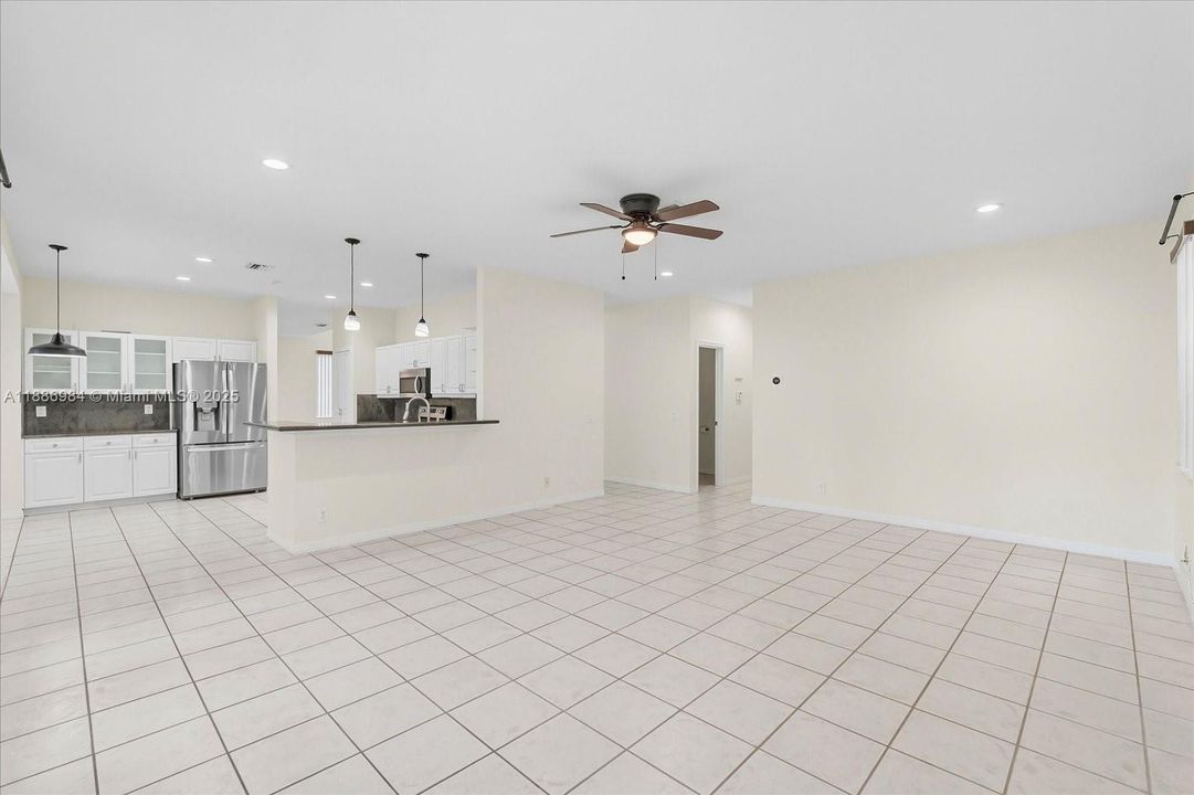 Activo con contrato: $850,000 (4 camas, 2 baños, 2730 Pies cuadrados)