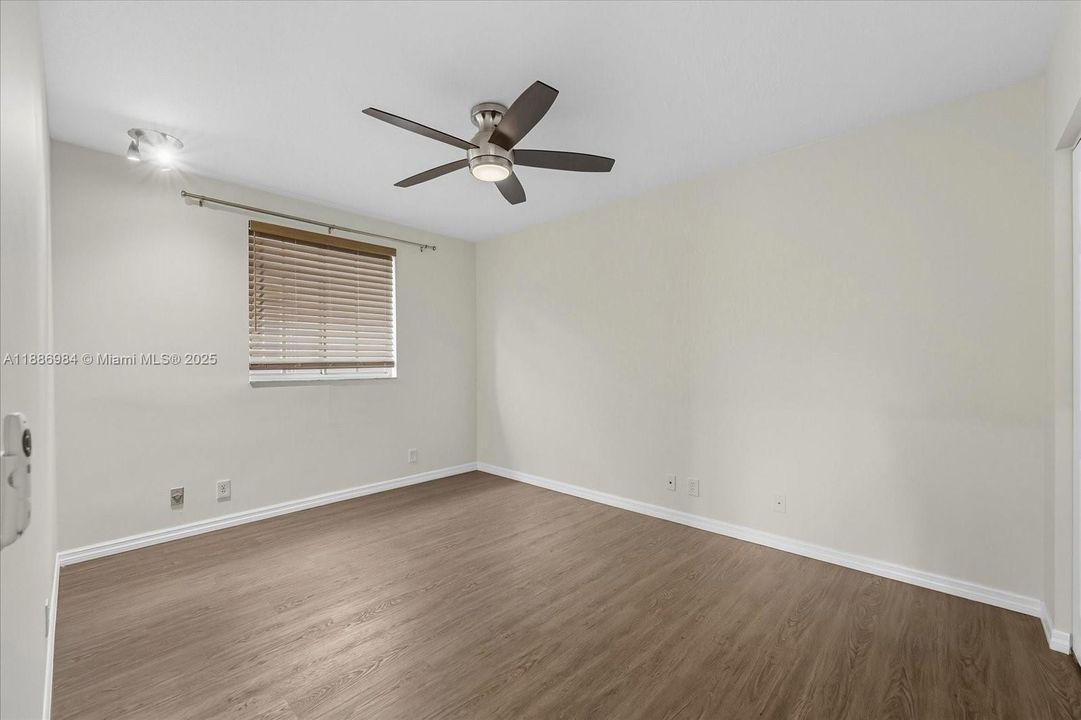 Activo con contrato: $850,000 (4 camas, 2 baños, 2730 Pies cuadrados)