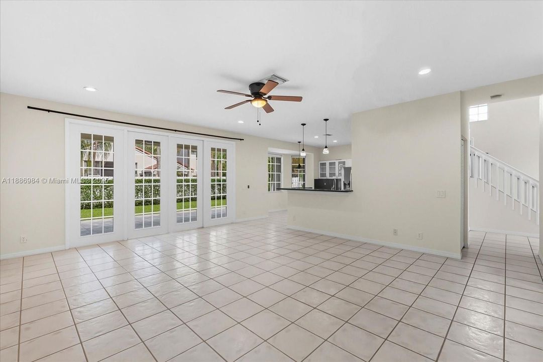 Activo con contrato: $850,000 (4 camas, 2 baños, 2730 Pies cuadrados)