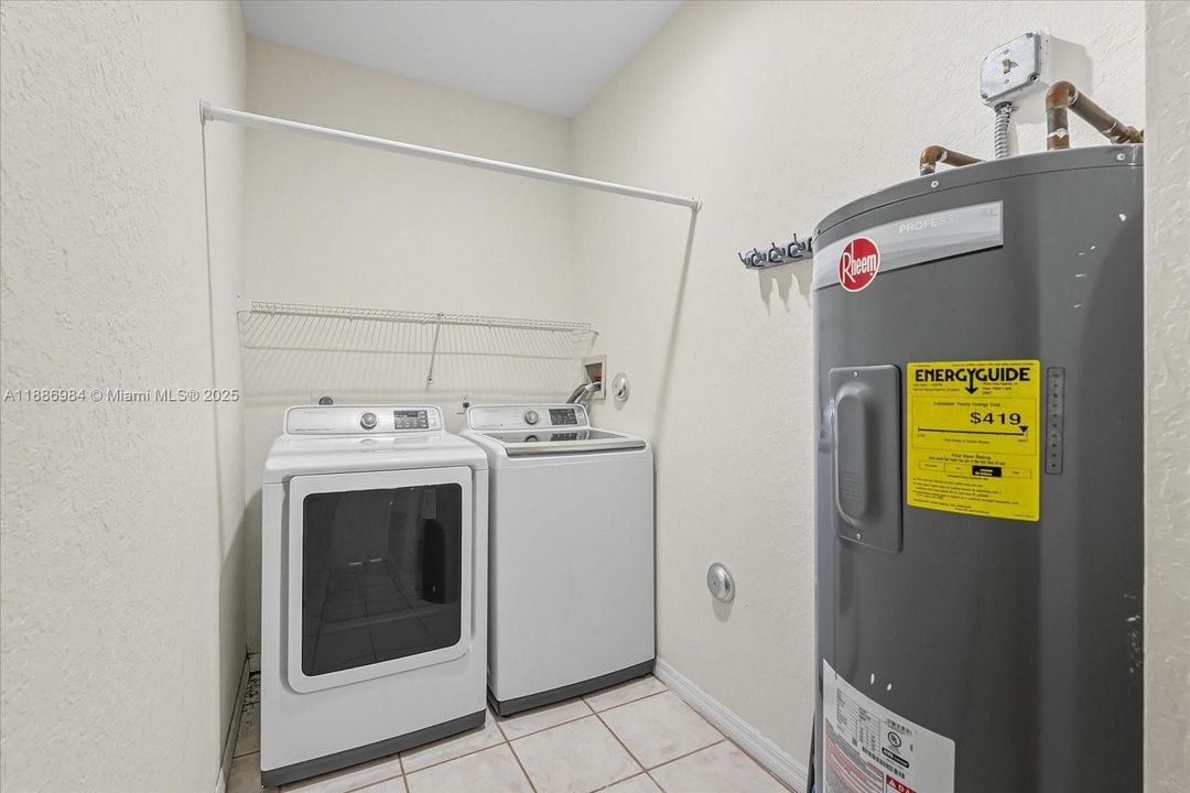 Activo con contrato: $850,000 (4 camas, 2 baños, 2730 Pies cuadrados)