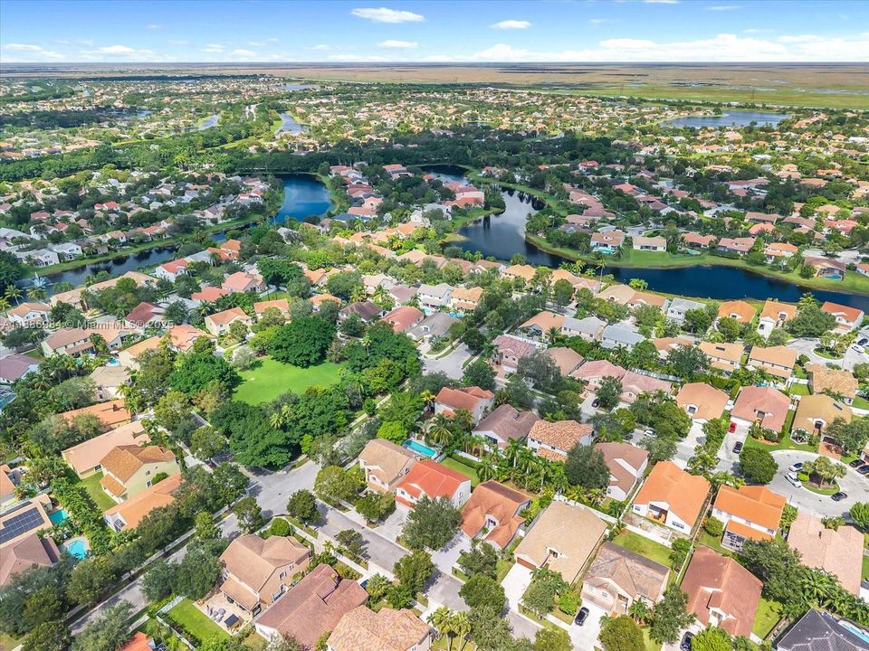 Activo con contrato: $850,000 (4 camas, 2 baños, 2730 Pies cuadrados)