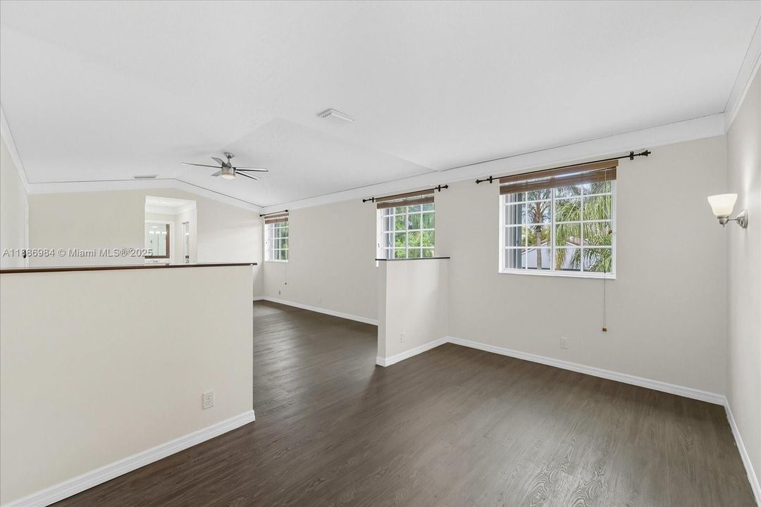 Activo con contrato: $850,000 (4 camas, 2 baños, 2730 Pies cuadrados)