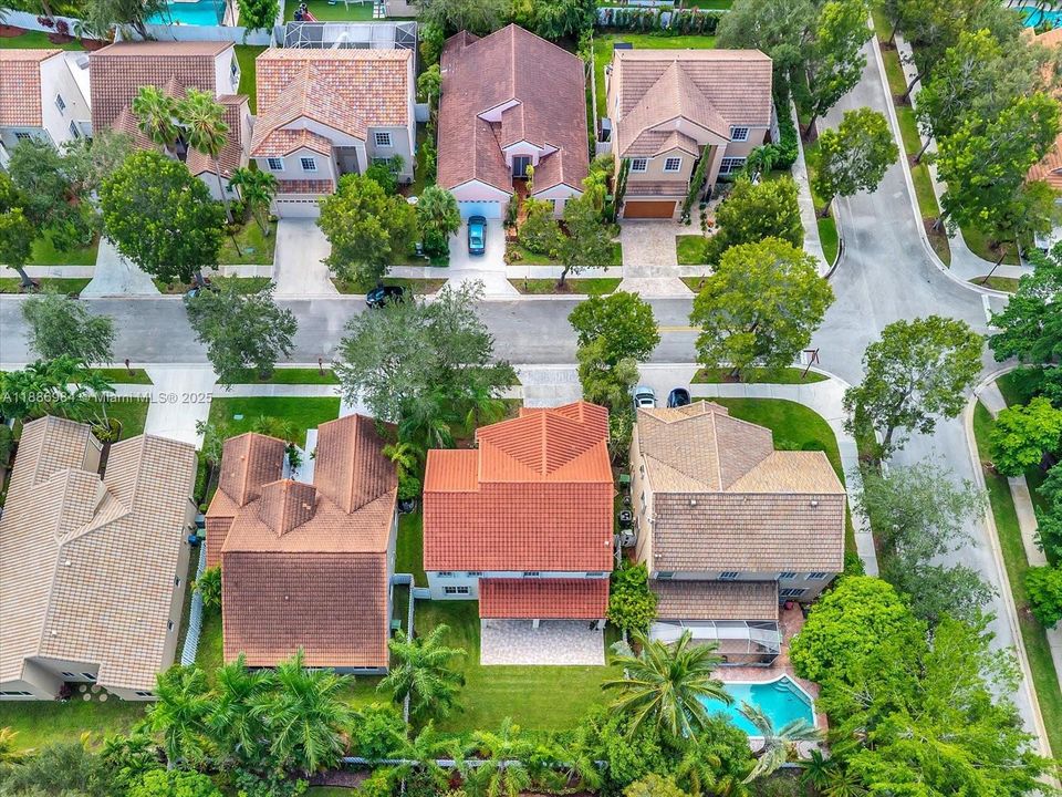 Activo con contrato: $850,000 (4 camas, 2 baños, 2730 Pies cuadrados)