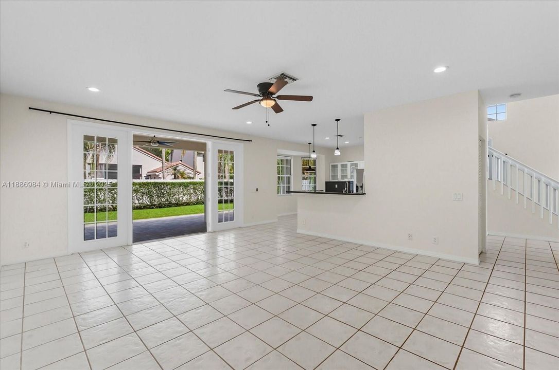 Activo con contrato: $850,000 (4 camas, 2 baños, 2730 Pies cuadrados)