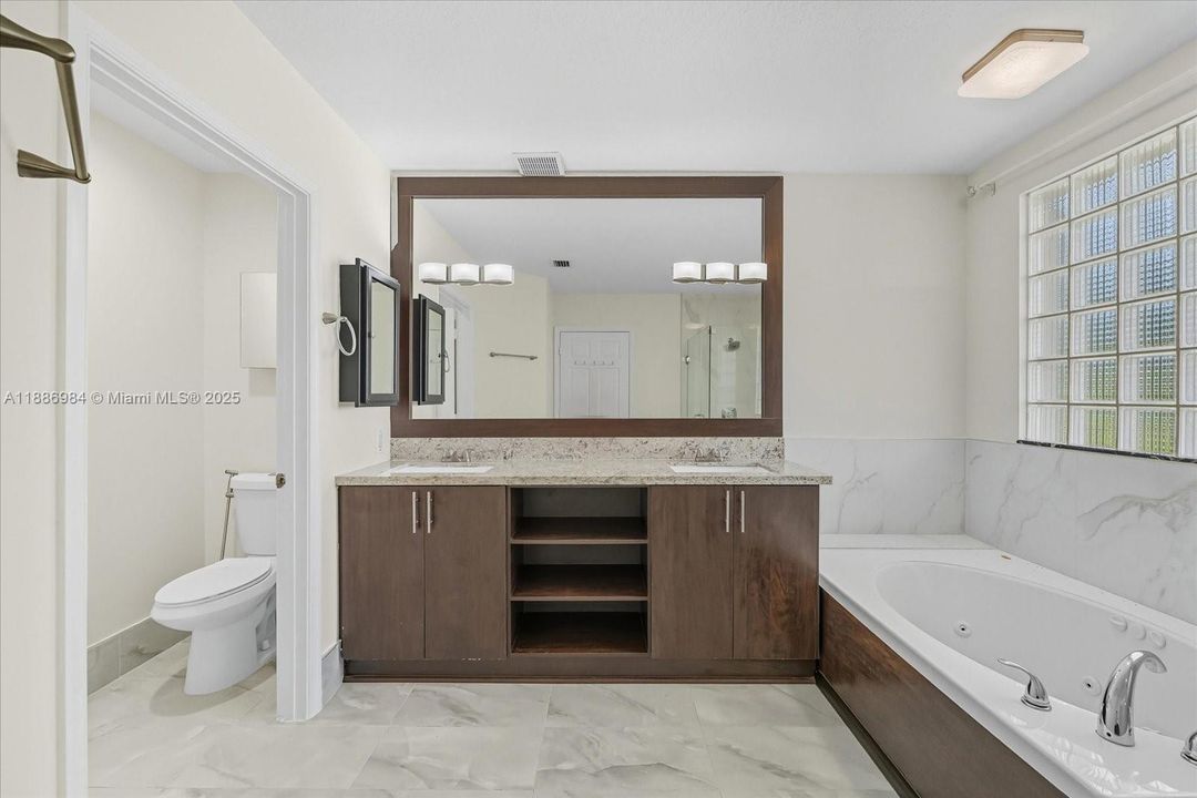 Activo con contrato: $850,000 (4 camas, 2 baños, 2730 Pies cuadrados)