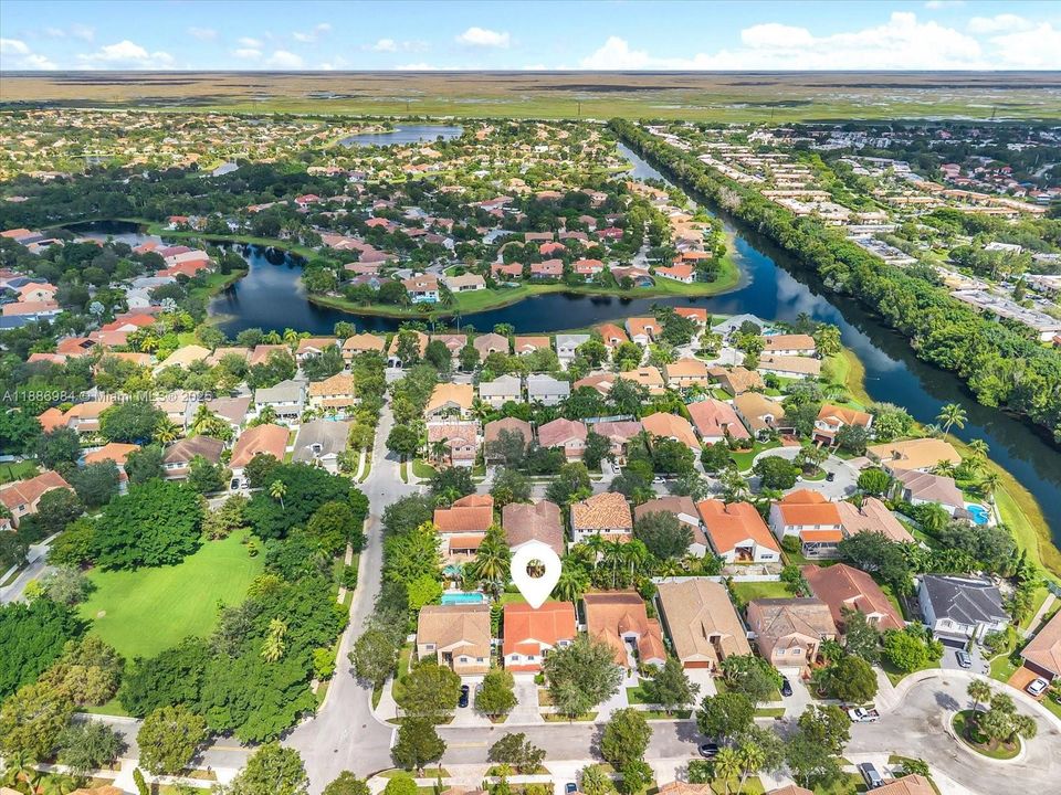 Activo con contrato: $850,000 (4 camas, 2 baños, 2730 Pies cuadrados)