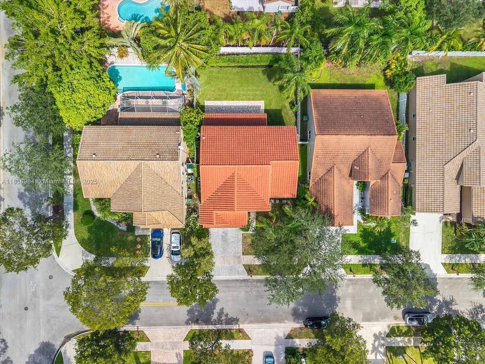 Activo con contrato: $850,000 (4 camas, 2 baños, 2730 Pies cuadrados)