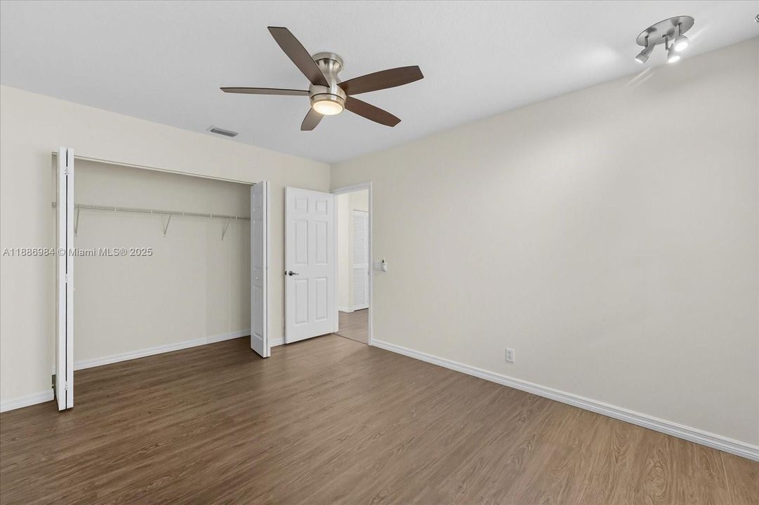 Activo con contrato: $850,000 (4 camas, 2 baños, 2730 Pies cuadrados)