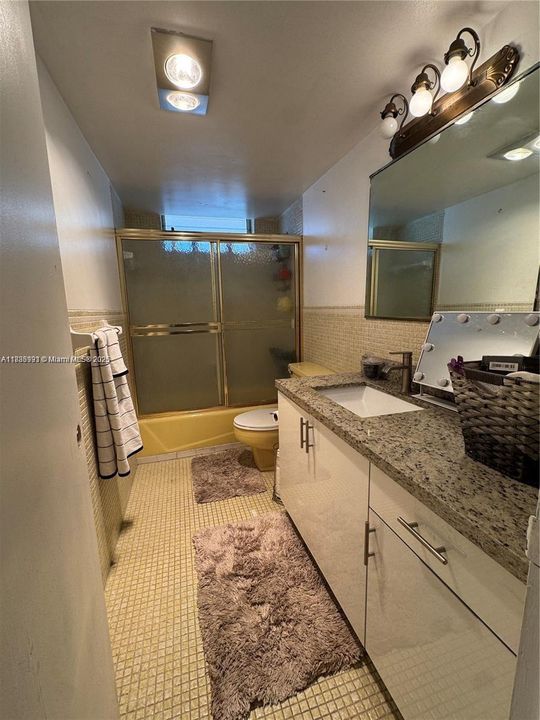 待售: $160,000 (1 贝兹, 1 浴室, 810 平方英尺)