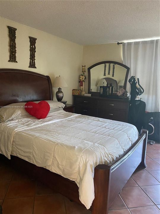 For Sale: $272,000 (2 beds, 2 baths, 900 Square Feet)