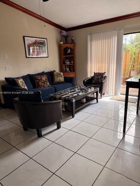 Active With Contract: $245,000 (2 beds, 1 baths, 841 Square Feet)