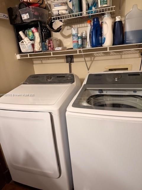 Active With Contract: $245,000 (2 beds, 1 baths, 841 Square Feet)