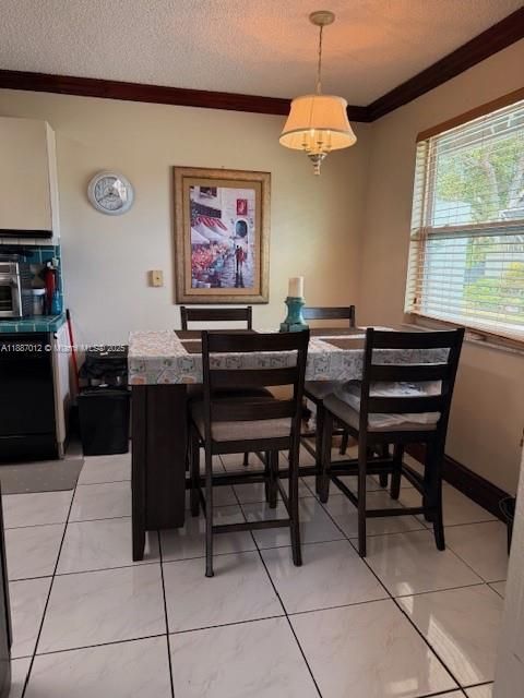 Active With Contract: $245,000 (2 beds, 1 baths, 841 Square Feet)