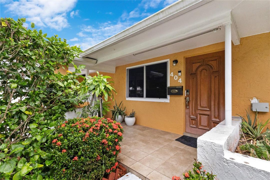 Active With Contract: $595,000 (3 beds, 2 baths, 1480 Square Feet)