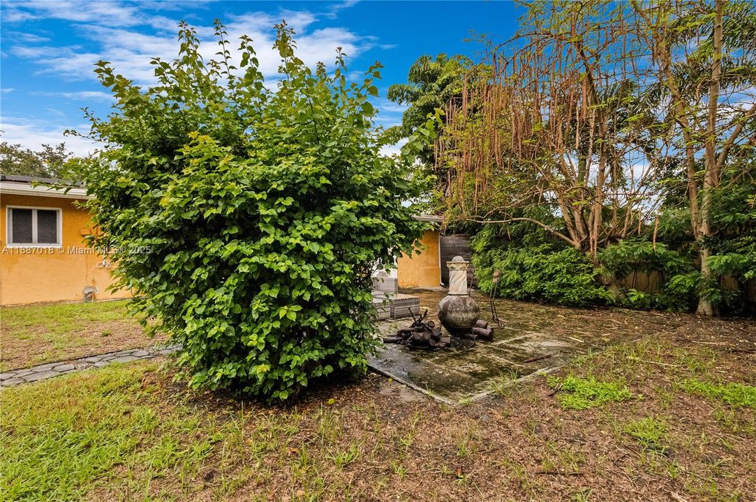 Active With Contract: $595,000 (3 beds, 2 baths, 1480 Square Feet)