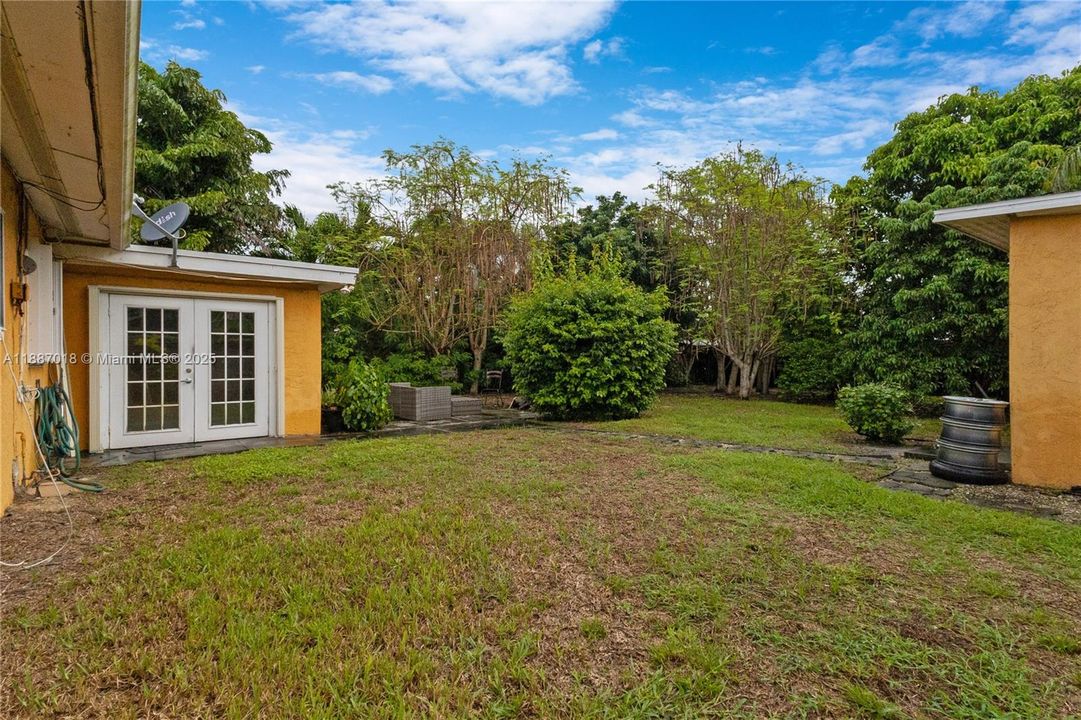 Active With Contract: $595,000 (3 beds, 2 baths, 1480 Square Feet)