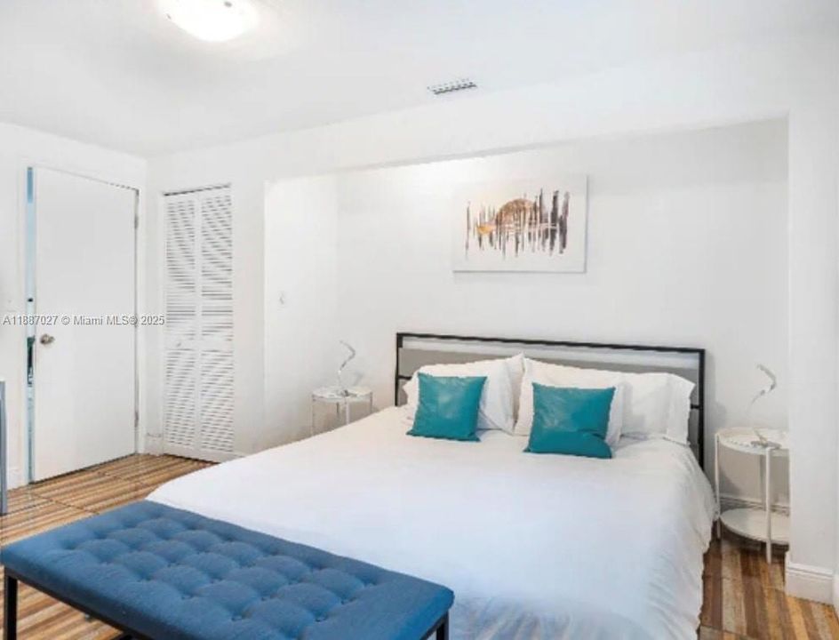 合同活跃: $4,500 (5 贝兹, 3 浴室, 1702 平方英尺)