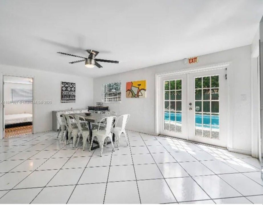 合同活跃: $4,500 (5 贝兹, 3 浴室, 1702 平方英尺)