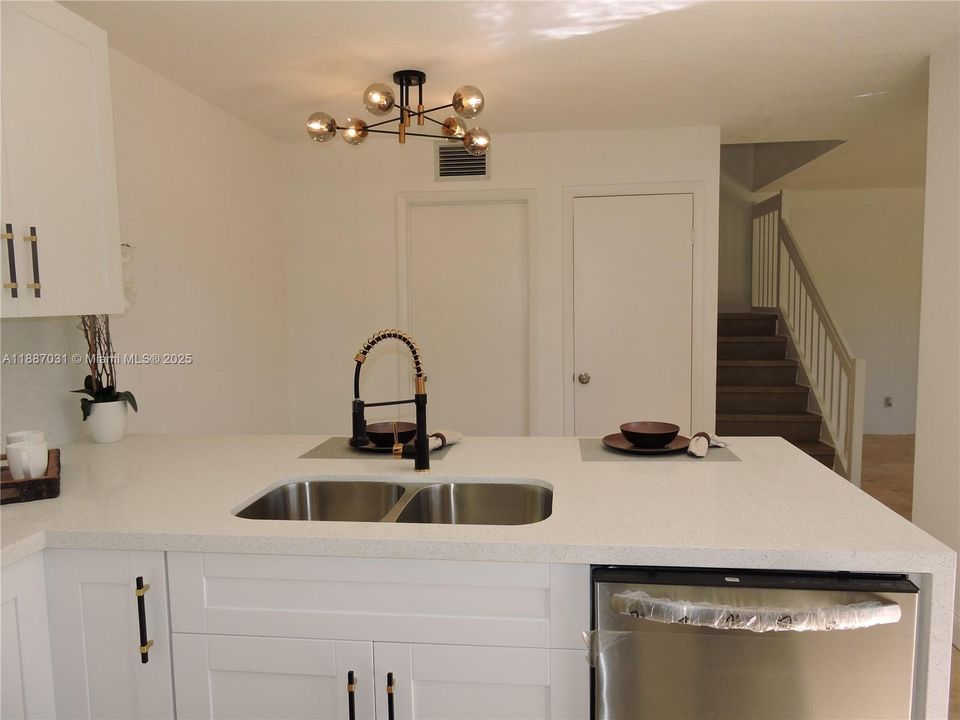 Недавно арендовано: $3,400 (3 спален, 2 ванн, 1654 Квадратных фут)