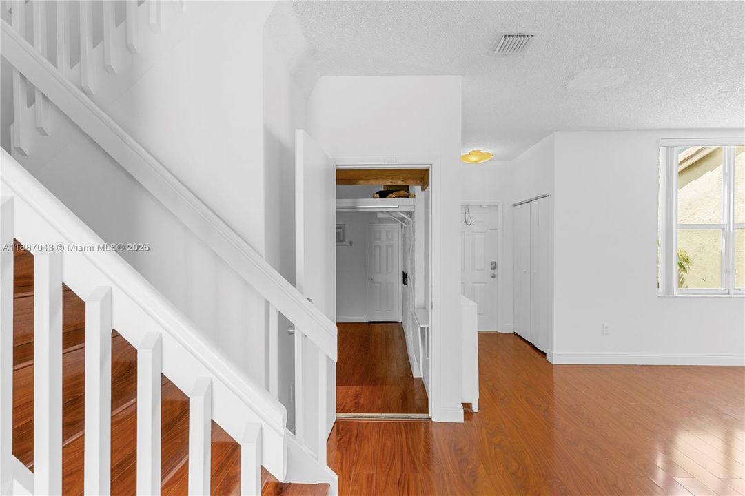 合同活跃: $520,000 (3 贝兹, 2 浴室, 1515 平方英尺)