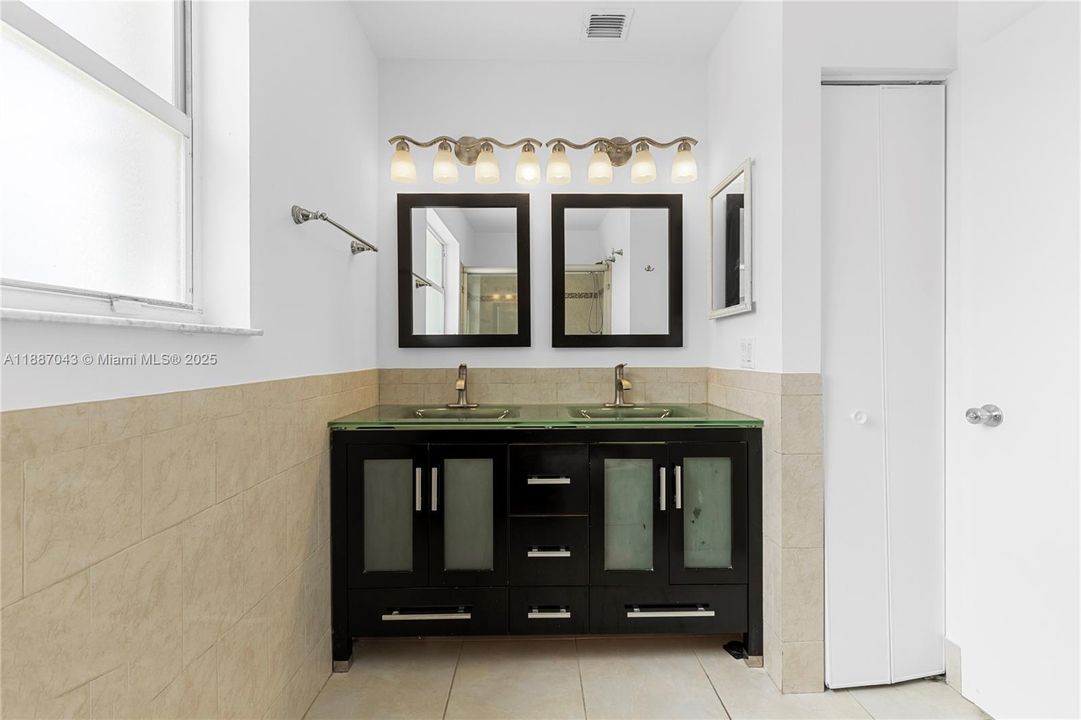 合同活跃: $520,000 (3 贝兹, 2 浴室, 1515 平方英尺)