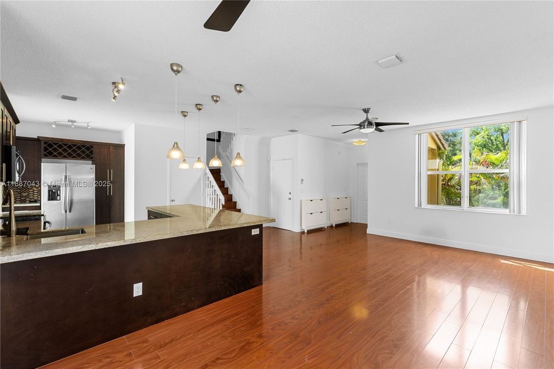 合同活跃: $520,000 (3 贝兹, 2 浴室, 1515 平方英尺)