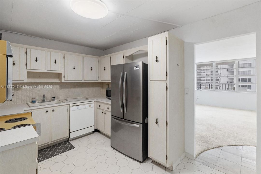 待售: $199,000 (2 贝兹, 2 浴室, 1143 平方英尺)