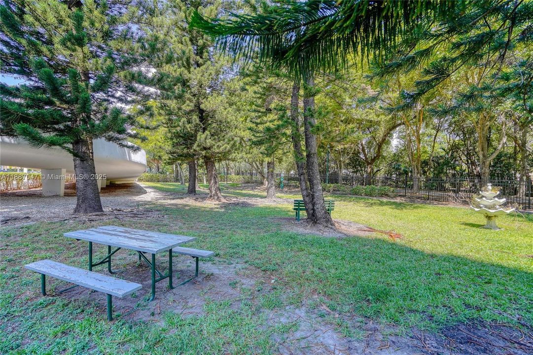 待售: $199,000 (2 贝兹, 2 浴室, 1143 平方英尺)