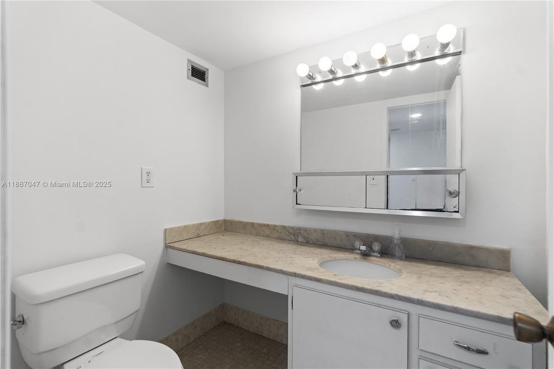 待售: $199,000 (2 贝兹, 2 浴室, 1143 平方英尺)