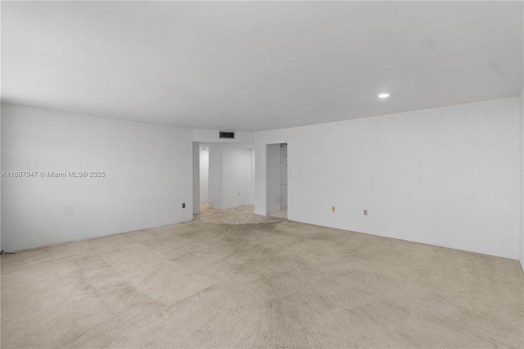 待售: $199,000 (2 贝兹, 2 浴室, 1143 平方英尺)