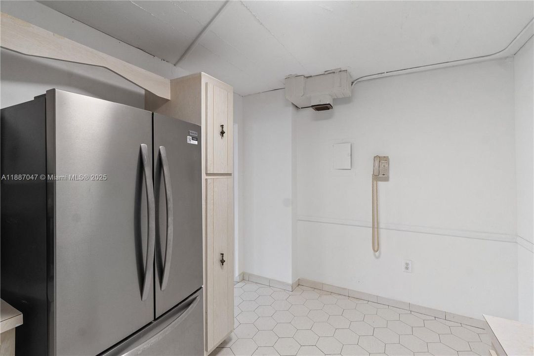 待售: $199,000 (2 贝兹, 2 浴室, 1143 平方英尺)