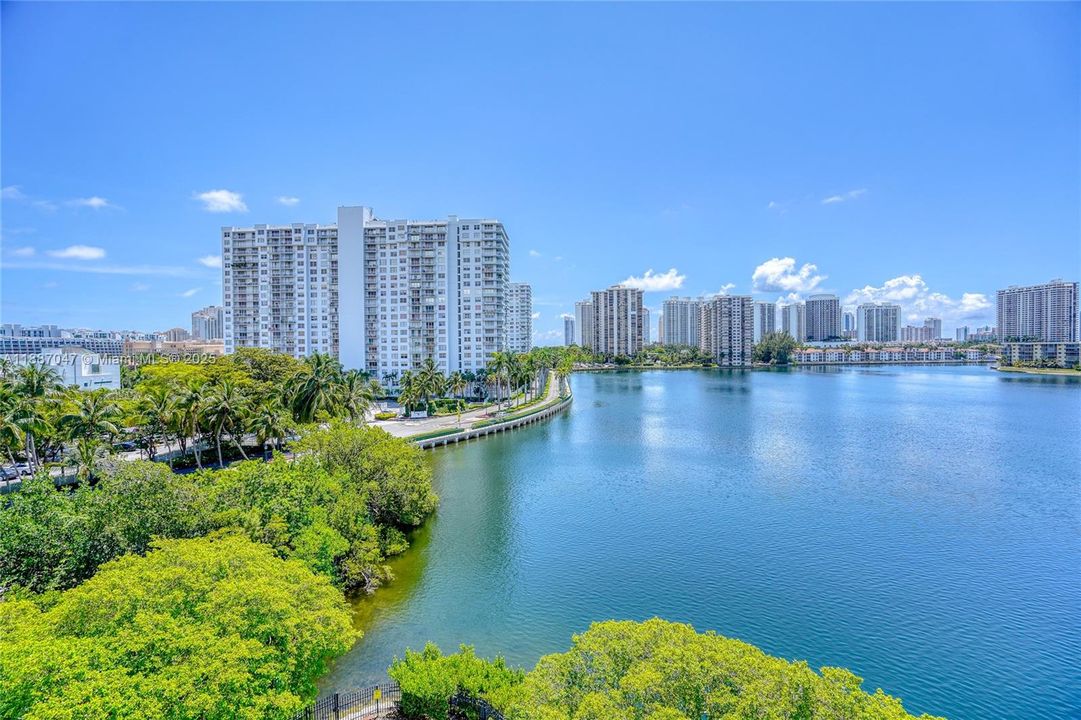 待售: $199,000 (2 贝兹, 2 浴室, 1143 平方英尺)